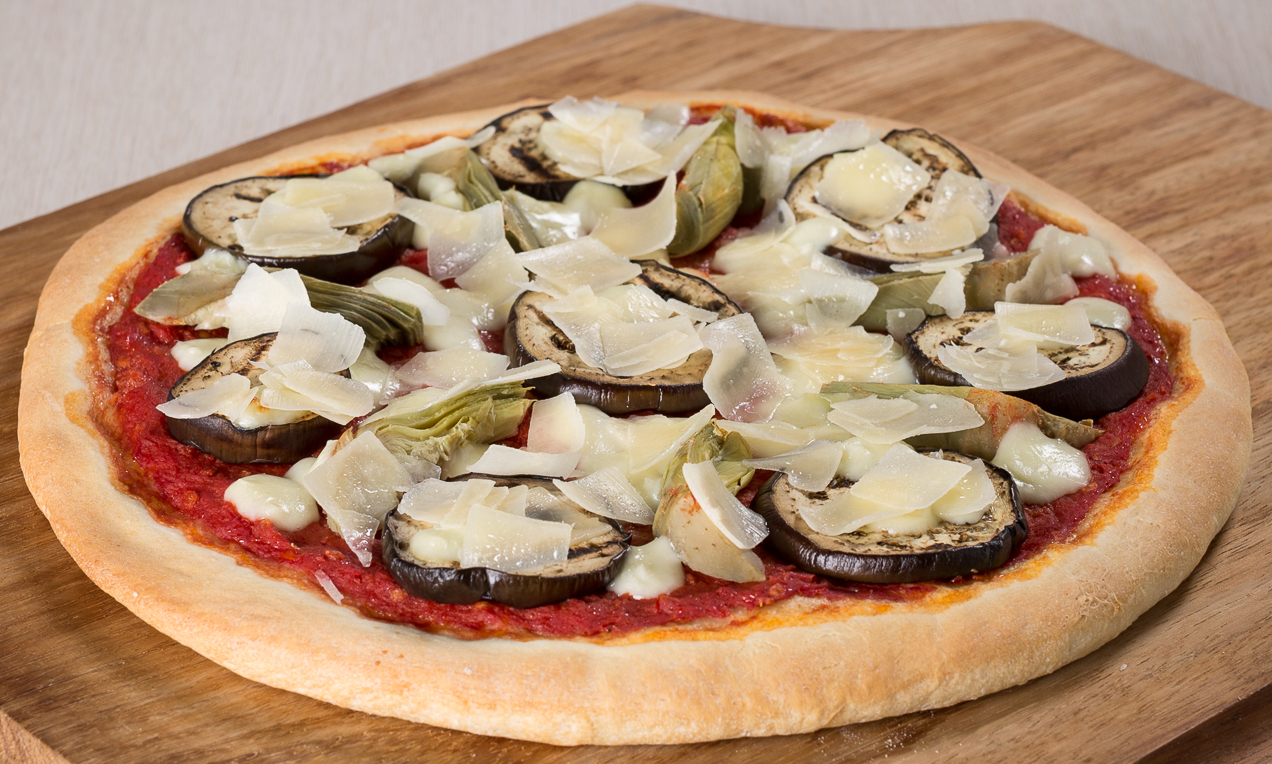 Pizza con melanzane e carciofi