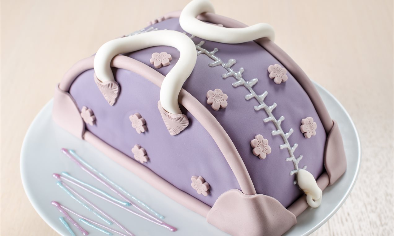 Torta a forma di borsetta in pasta di zucchero