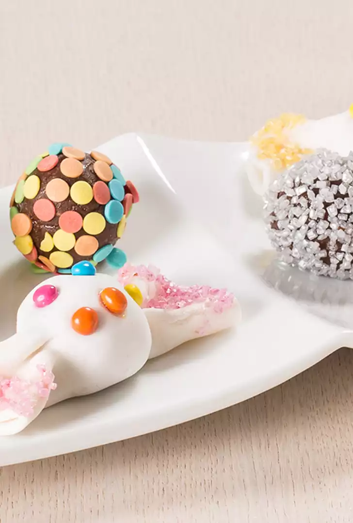 Dolcetti al cioccolato con pasta di zucchero e zuccherini.jpg