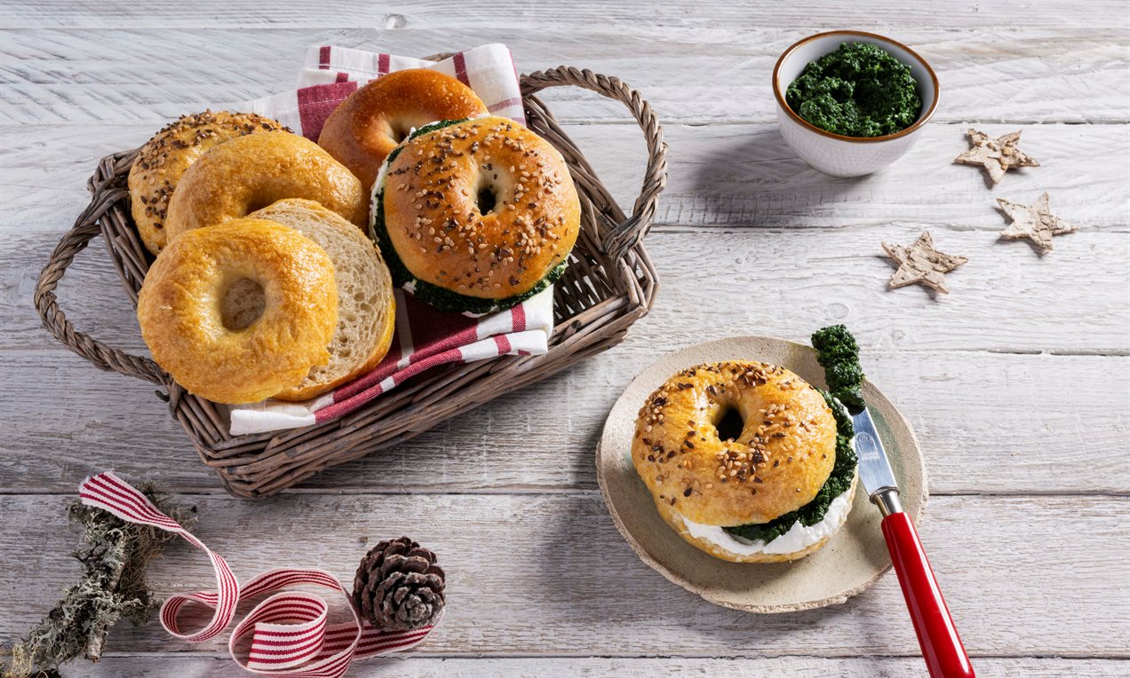 Mini bagel con pesto di cavolo nero