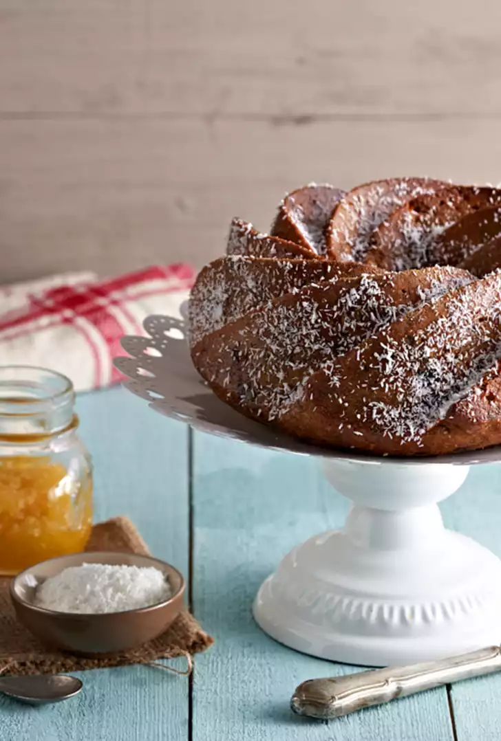 Ciambella con miele e gocce di cioccolato