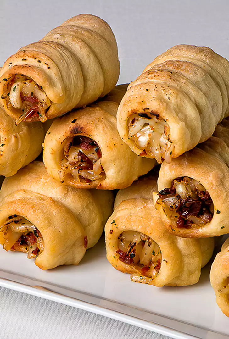 Cannoli salati ripieni di pomodori secchi.jpg