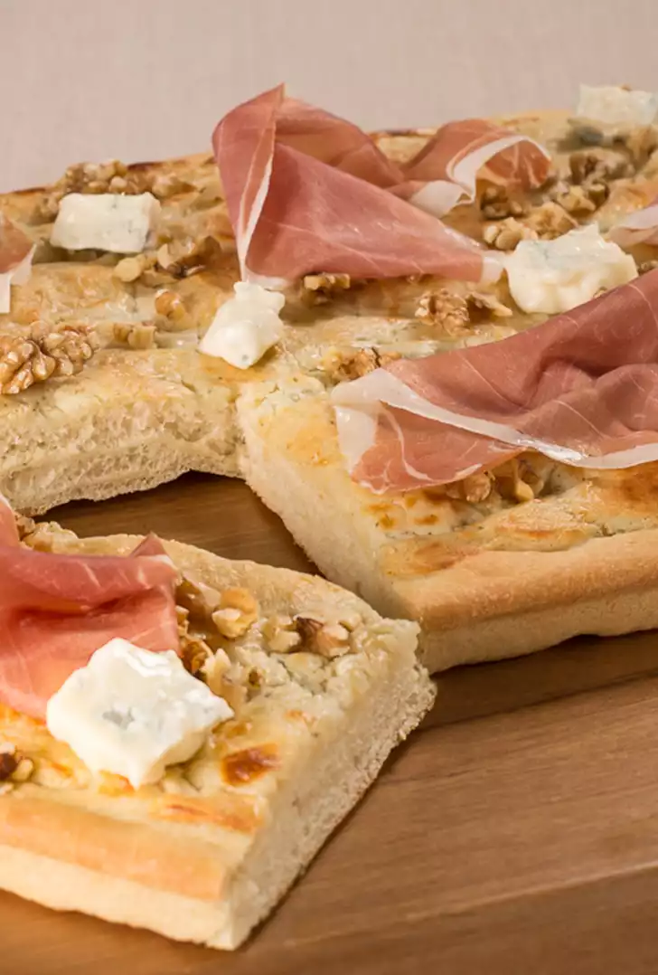 focaccia-gorgonzola-noci.jpg