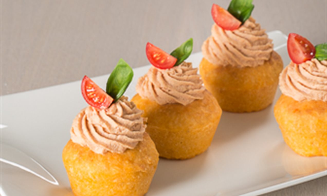 Cupcake salati con pesto rosso alla ligure e crèma fraîche