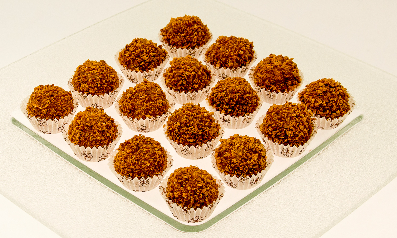 Palline di marzapane alle albicocche e amaretti