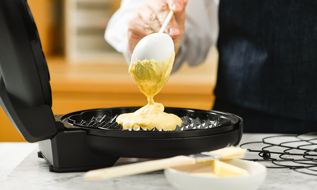 Waffelteig portionieren DSC7904 auschnitt