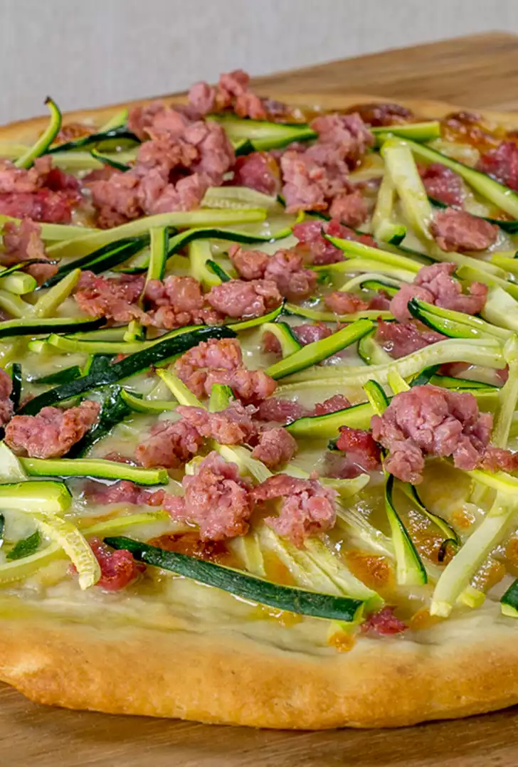 PIZZA-ZUCCHINE-SALSICCIA-RIC.jpg