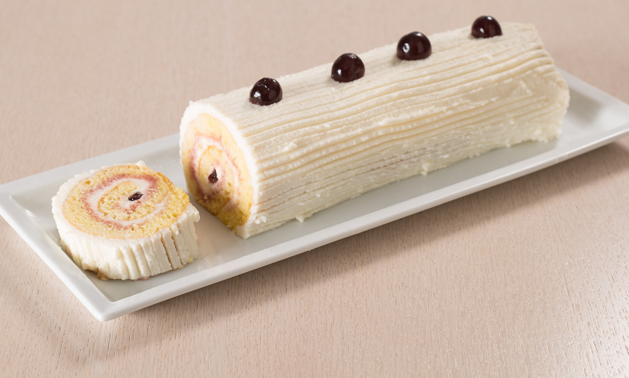 Rotolo con crema chantilly allo yogurt e amarene