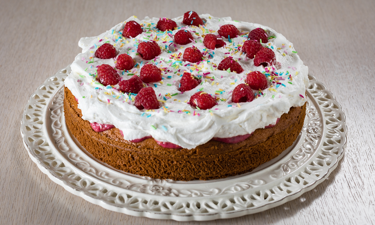 Poke cake alla frutta