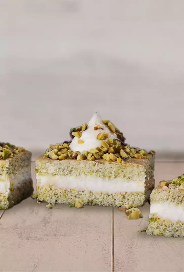 trancetti di pan di spagna al pistacchio