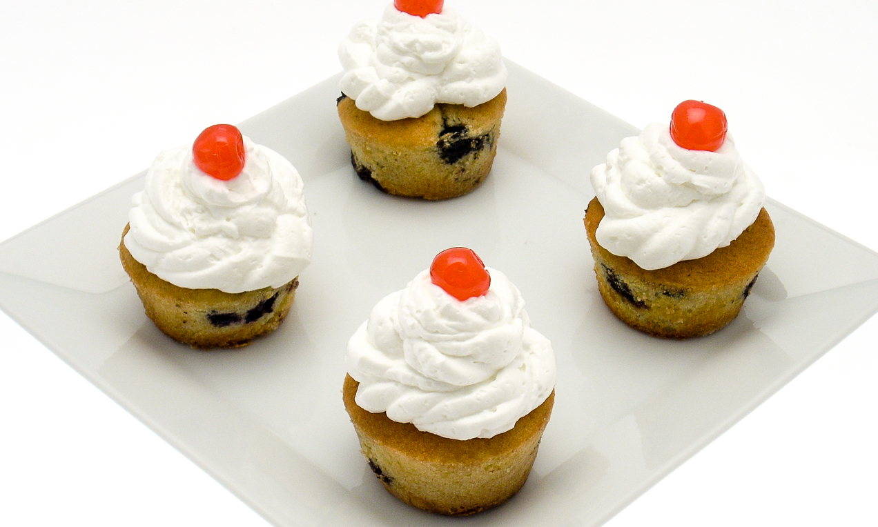 Muffin ai frutti di bosco con Dolceneve e  ciliegie candite