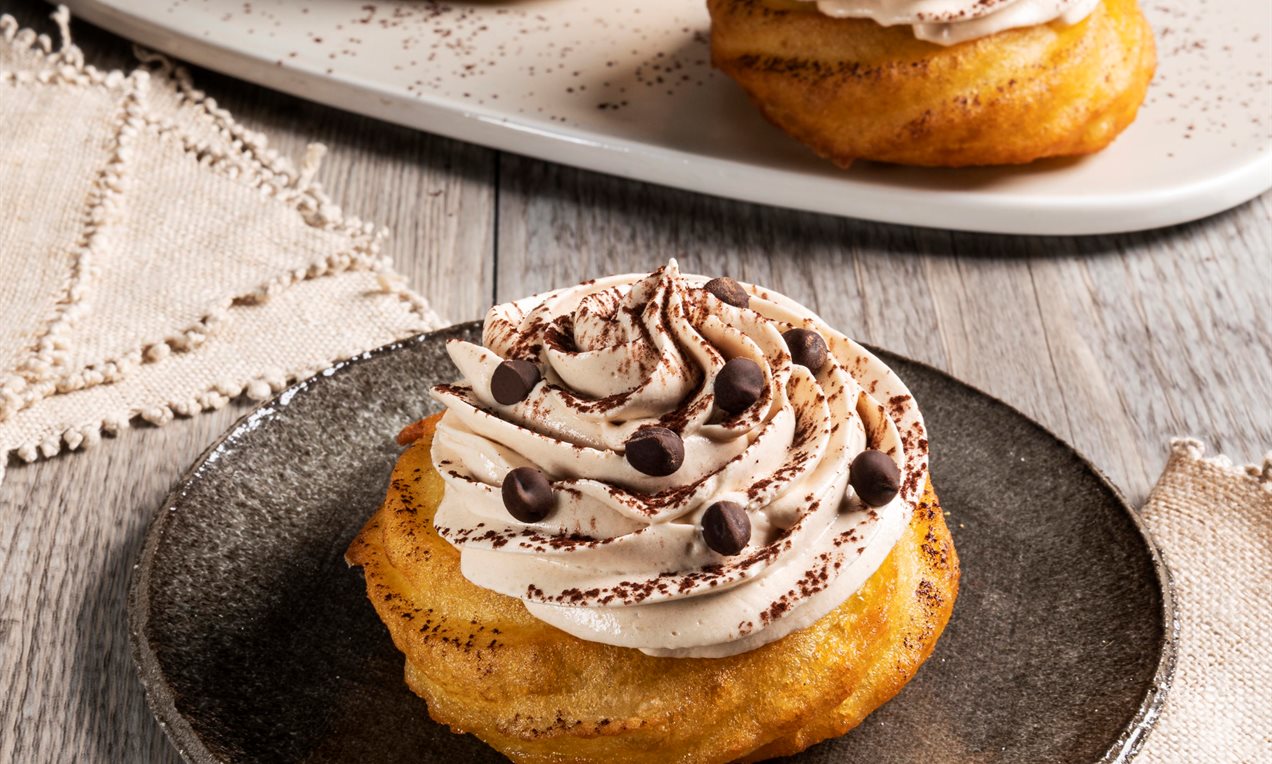 Zeppole di San Giuseppe con crema al caffè
