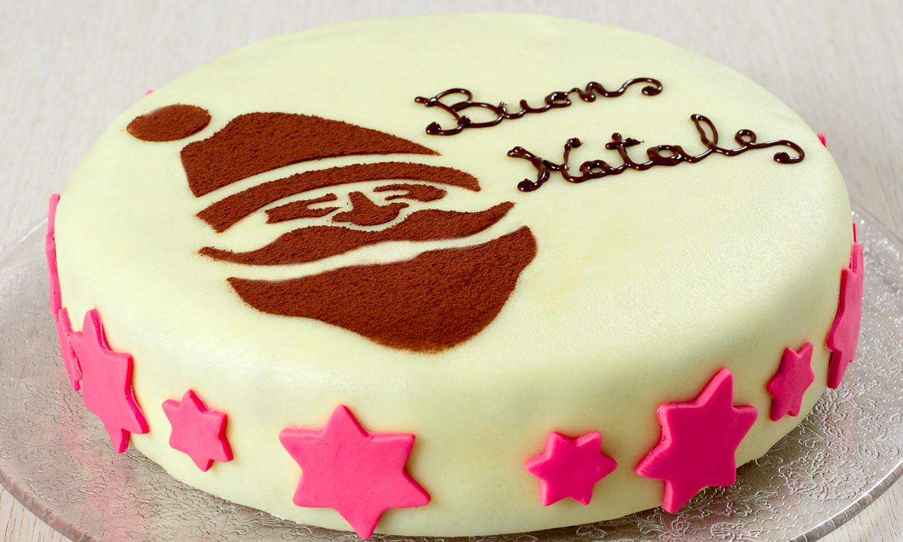 Torta di Natale con decorazioni di marzapane