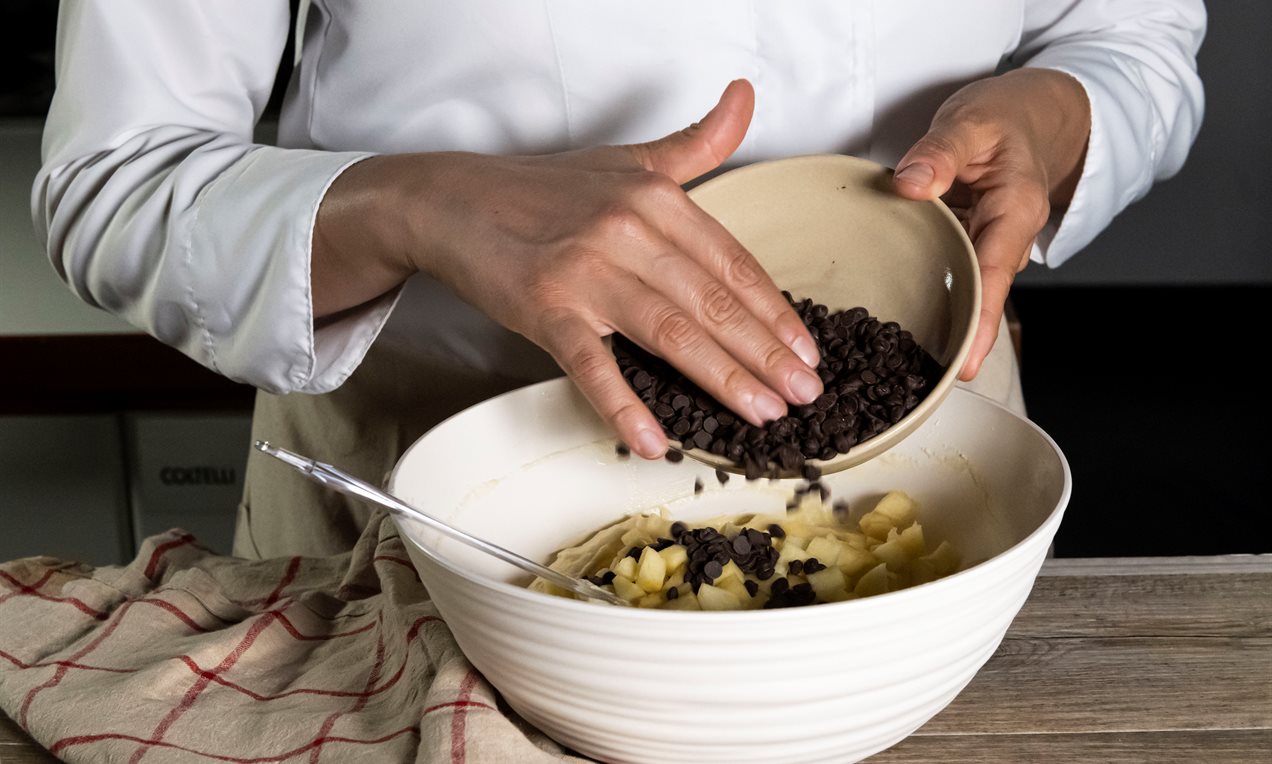 Step_torta di mele con gocce di cioccolato (13)