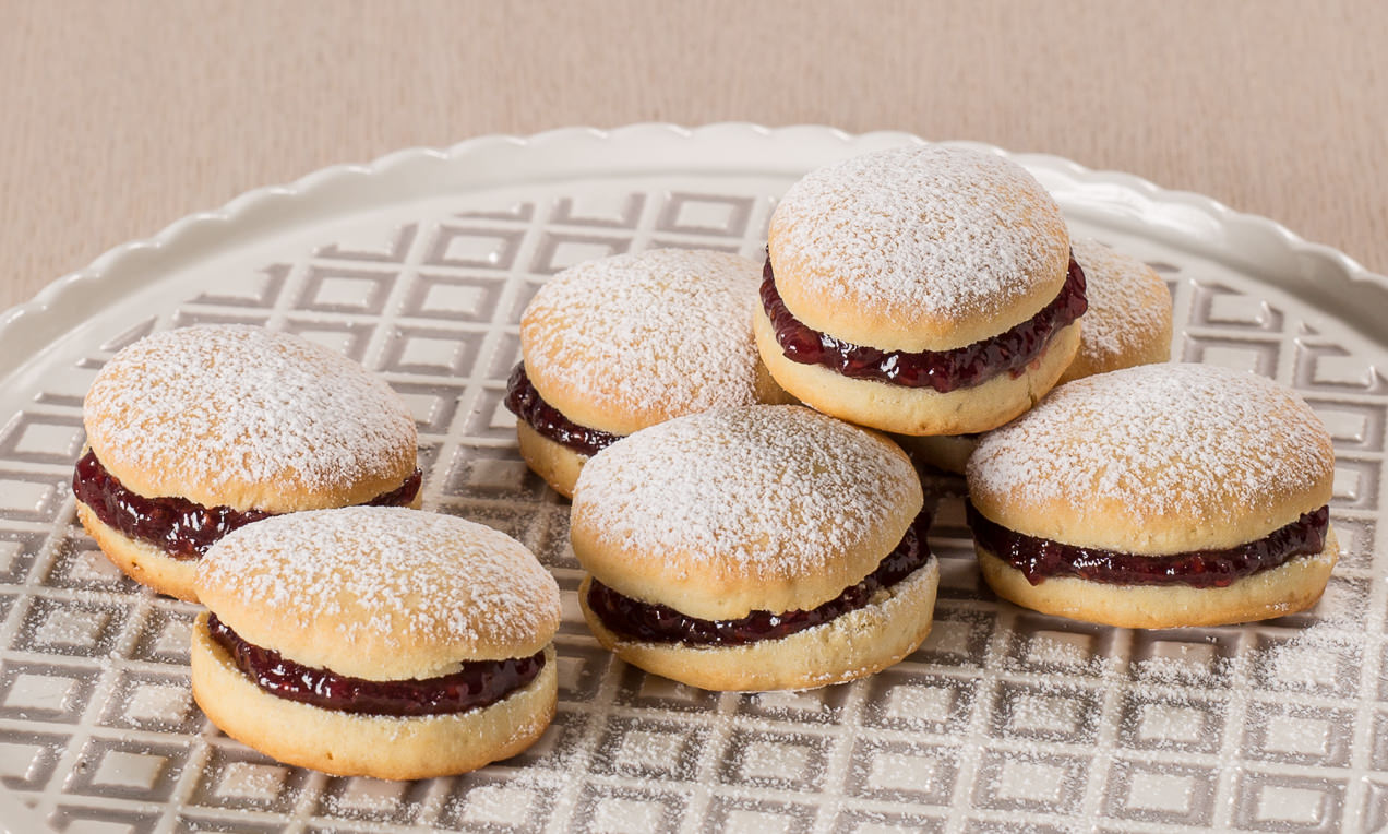 Scones con confettura di lamponi