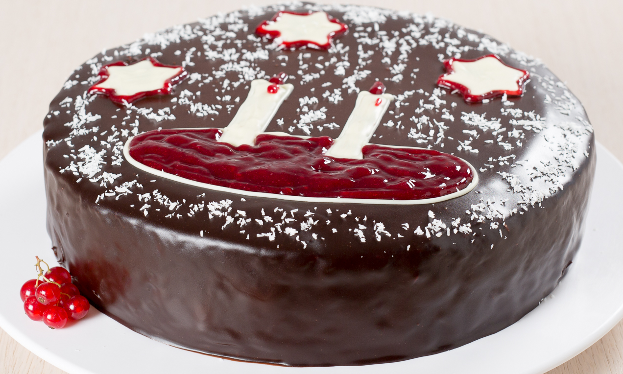 Torta di Natale al cioccolato, caffè e  confettura di lamponi