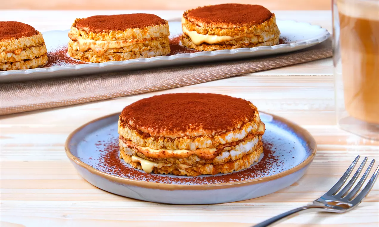 Reiswaffel Tiramisu mit Espresso und Vanillepudding – leichtes Dessert ohne Backen, schnell zubereitet und ideal für unkomplizierten Genuss zuhause.