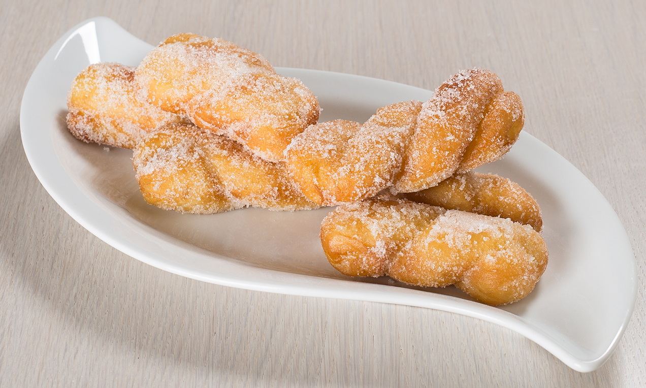 Frittelle di Carnevale intrecciate