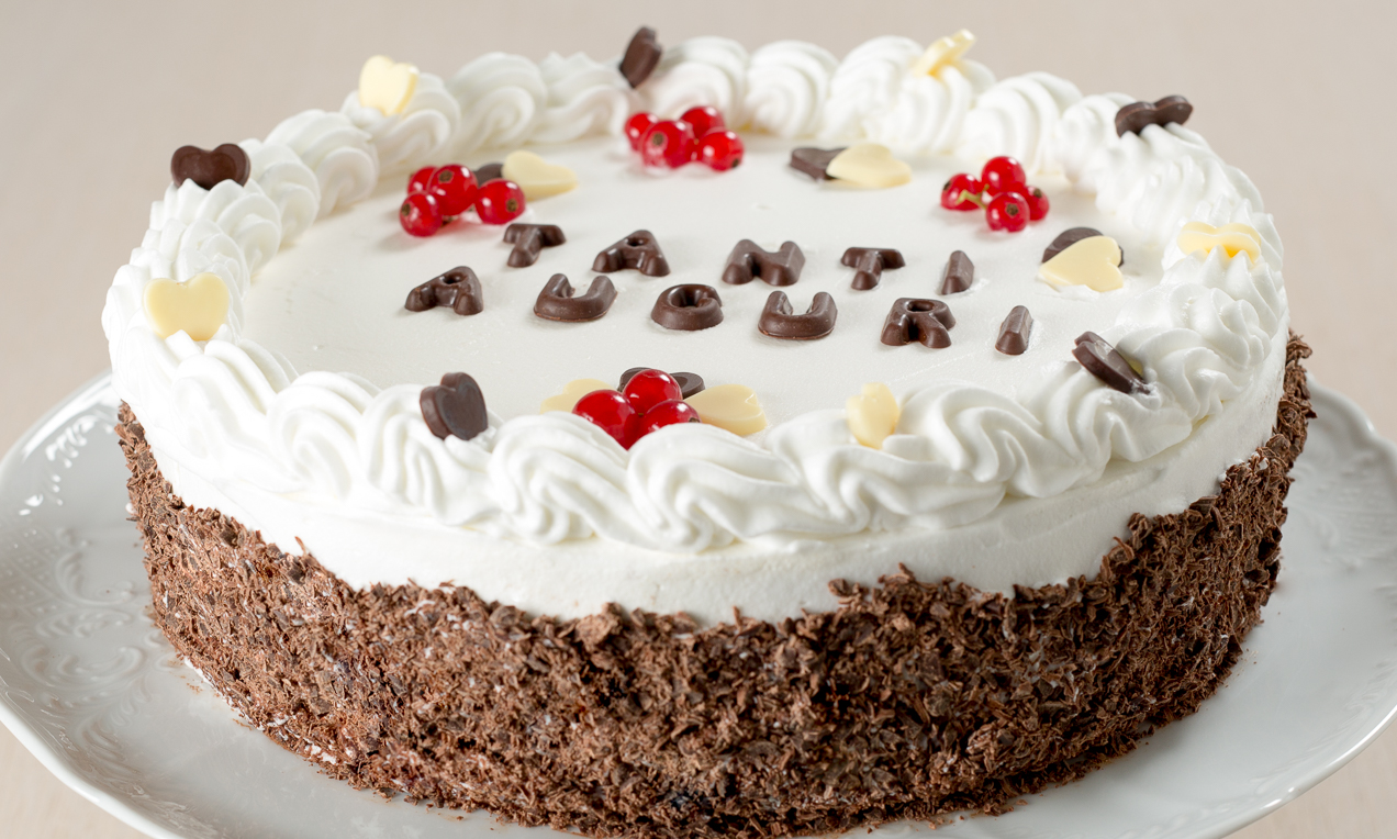 Torta di compleanno senza glutine alle nocciole e grano saraceno