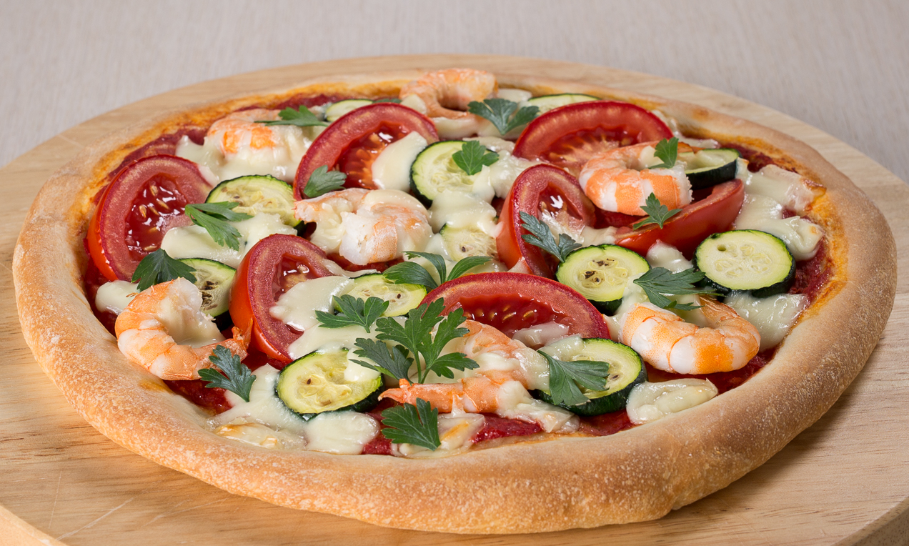 Pizza con zucchine e code di gambero