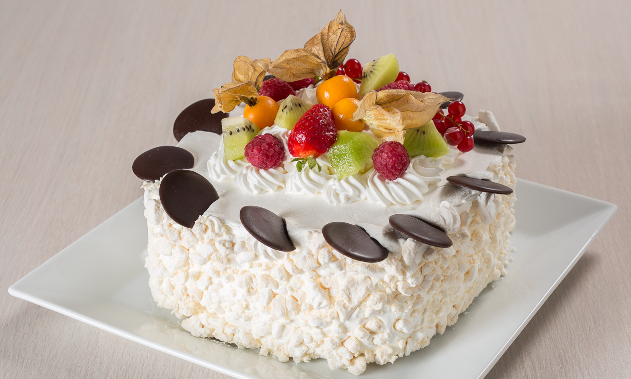 Meringata con crema al mascarpone e frutta