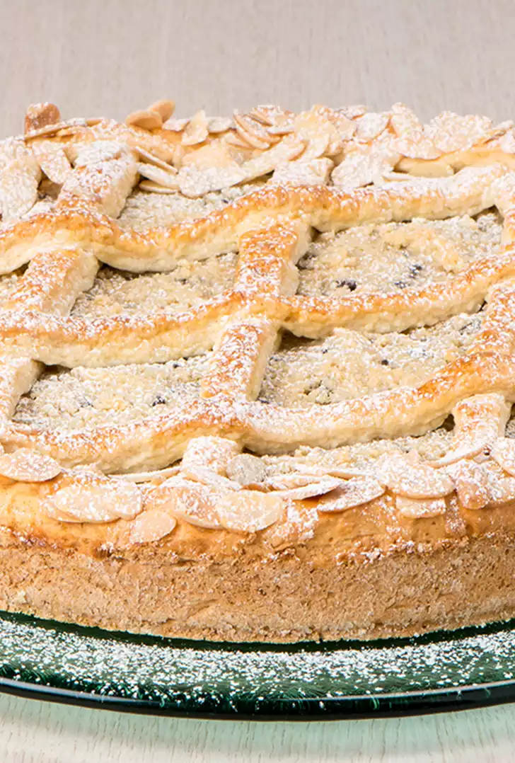 Crostata di mandorle con gocce di cioccolato.jpg