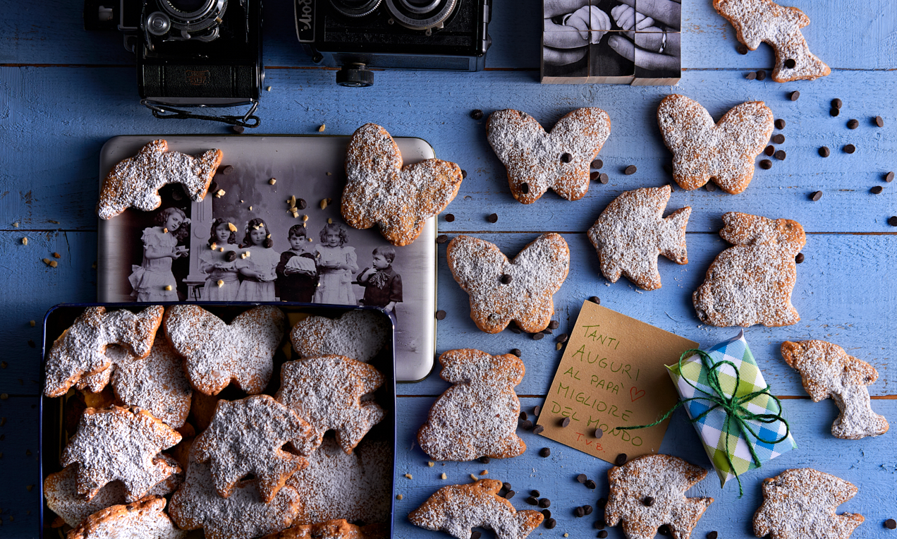 Biscotti con cioccolato e granella di nocciole