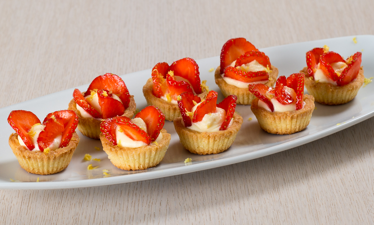 Pasticcini al limone, mascarpone e fragole
