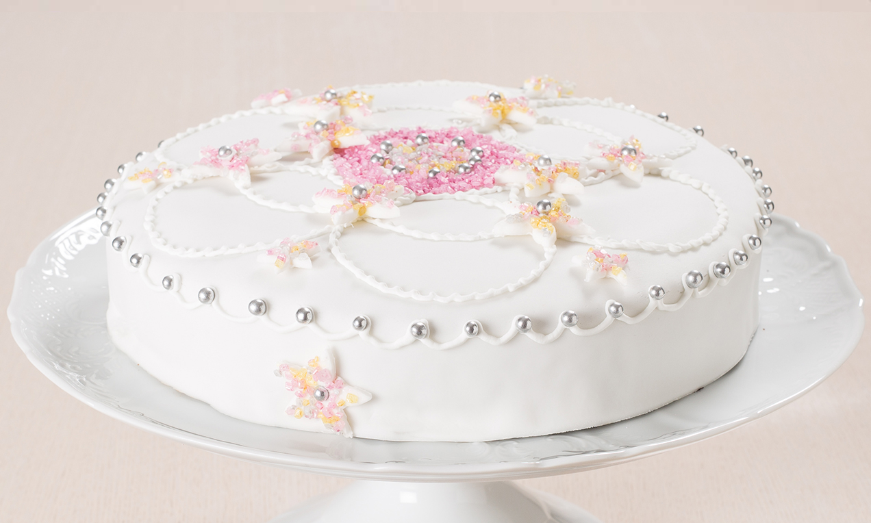 Torta madeira con marronata e pasta di zucchero