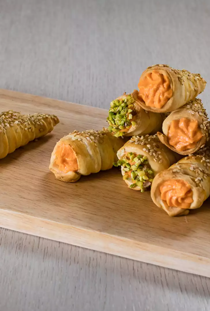 cannoncini ai peperoni e pèistacchio a misura.jpg