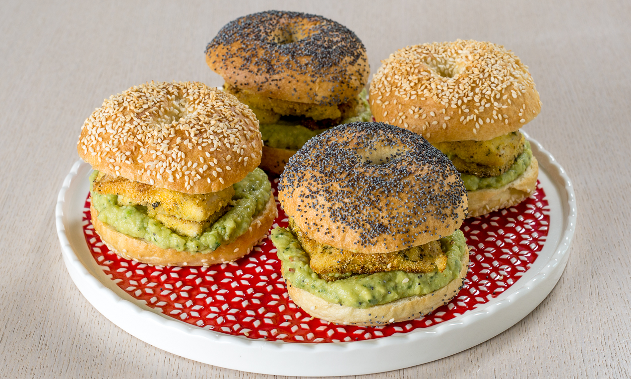 Bagel farciti con salsa guacamole