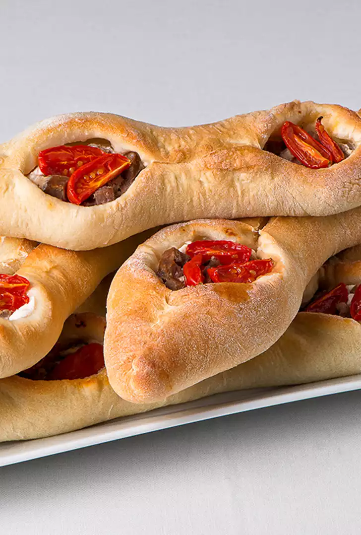 Panini mediterranei con salsiccia e pomodorini.jpg