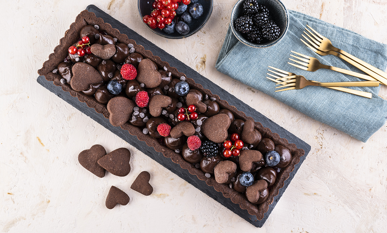 Crostata al cacao e frutti di bosco