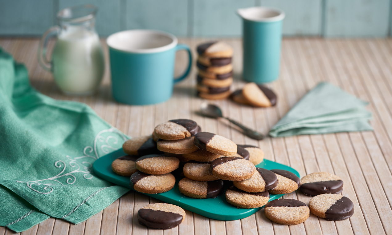 Biscotti con farina di avena e glassa al cacao