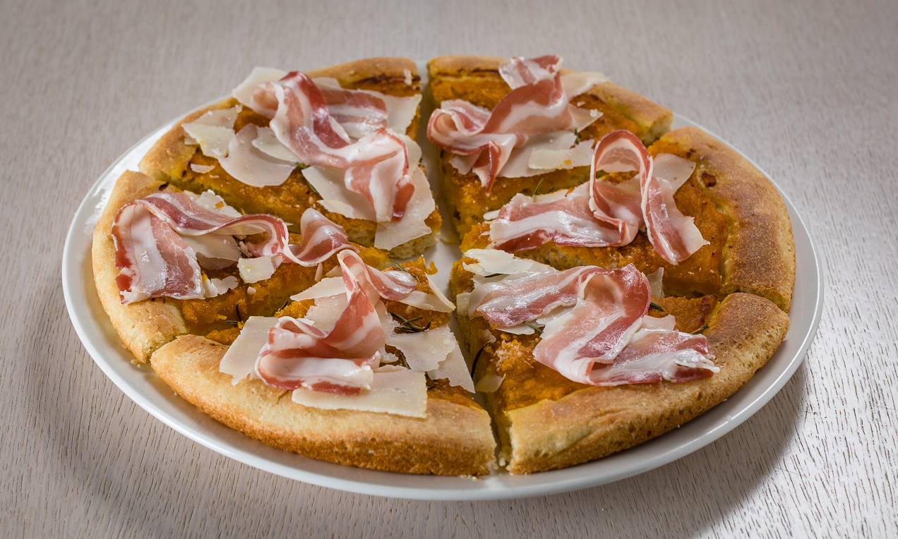 Pizza alta zucca e pancetta