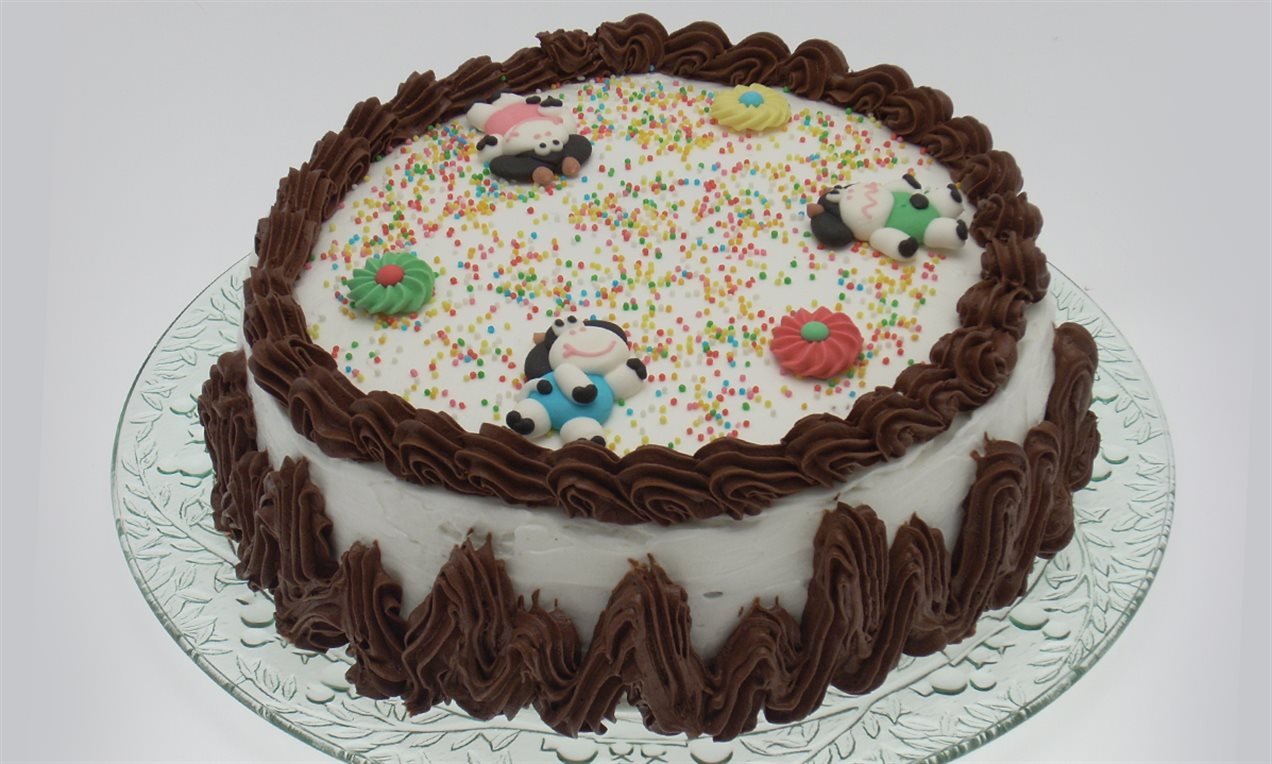 Torta di compleanno colorata