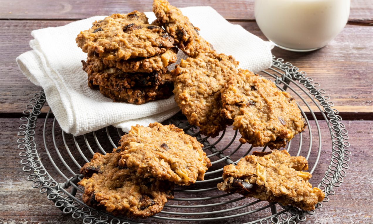 Biscotti con avena datteri e mela