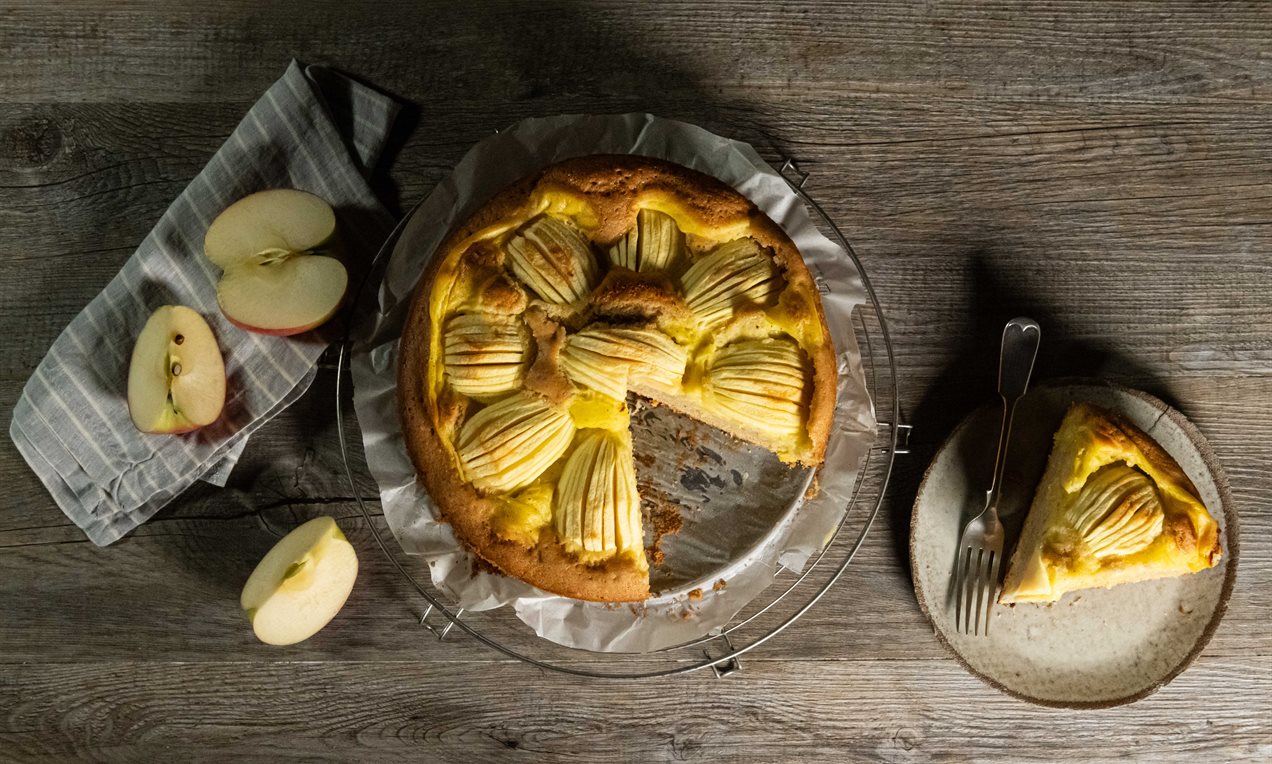 Torta Nua con crema e mele