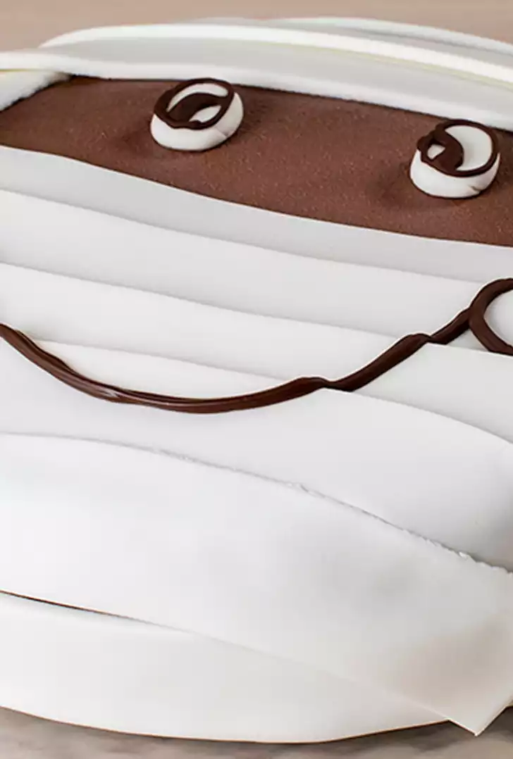 Torta cioccolato mummia pasta zucch.jpg