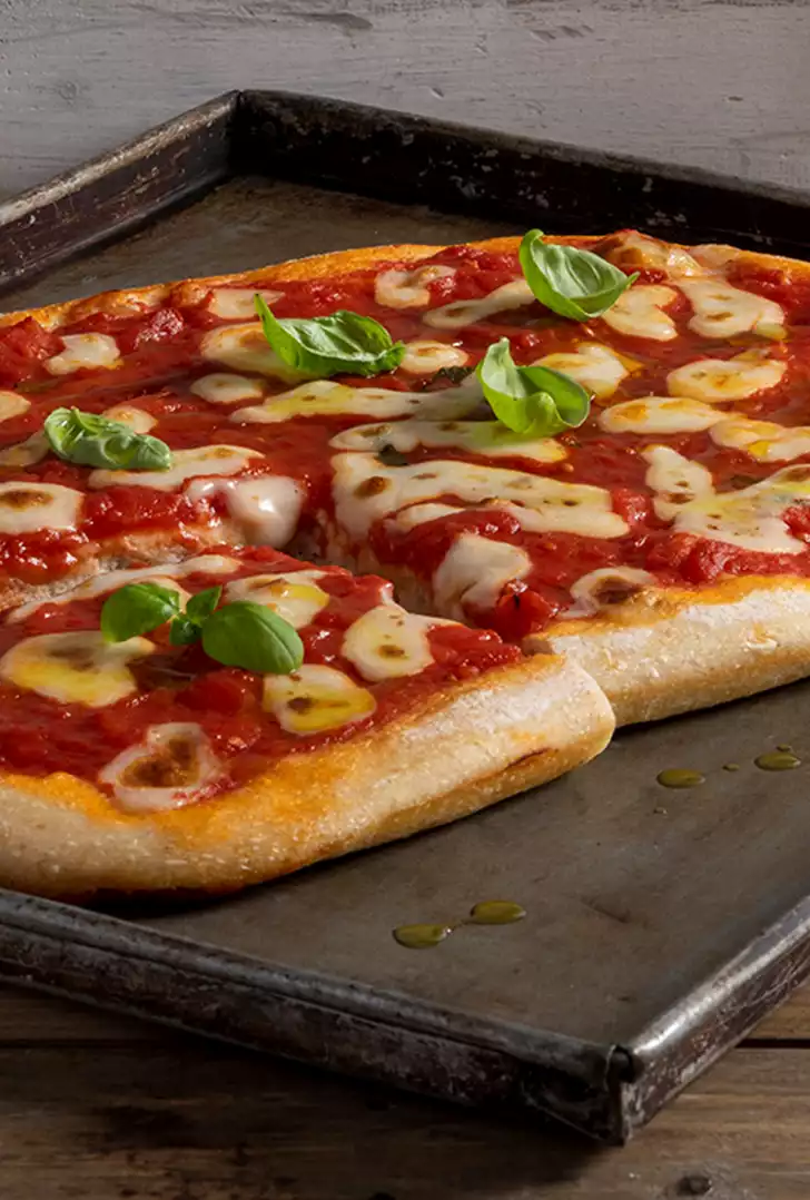 Pizza margherita veloce in teglia