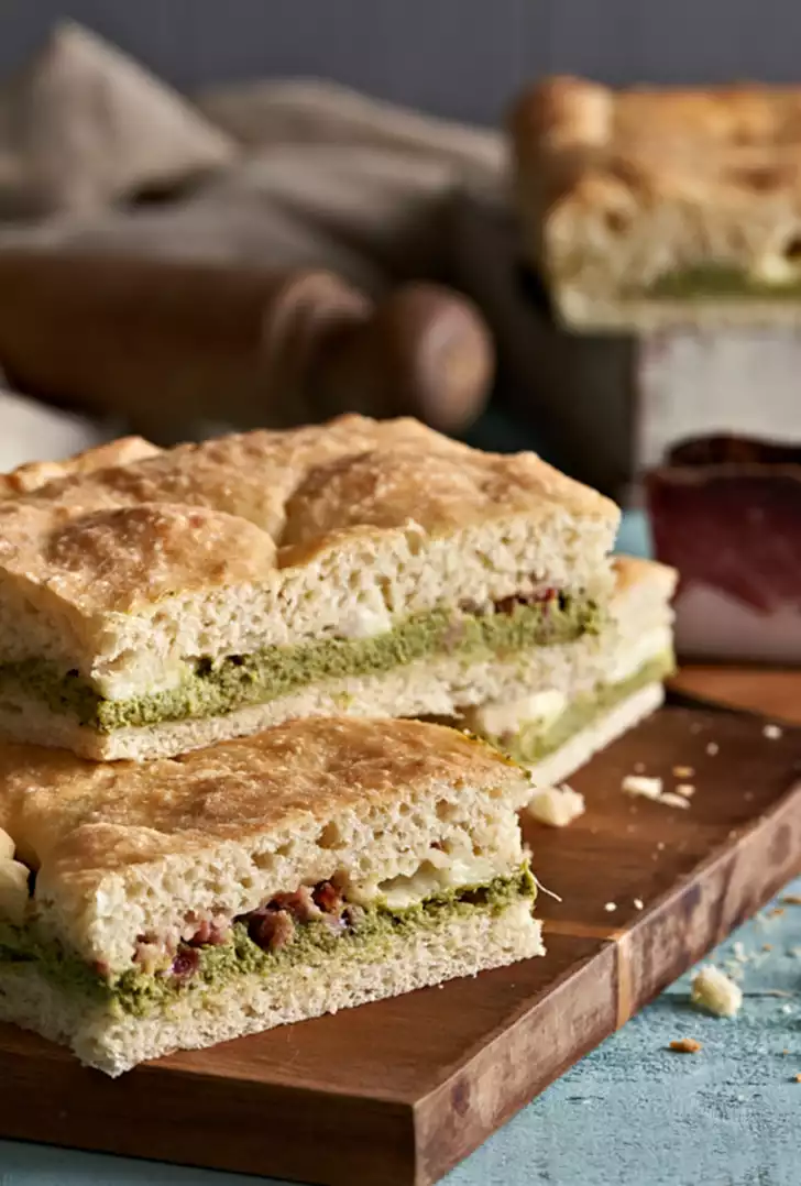 focaccia farcita a misura.jpg