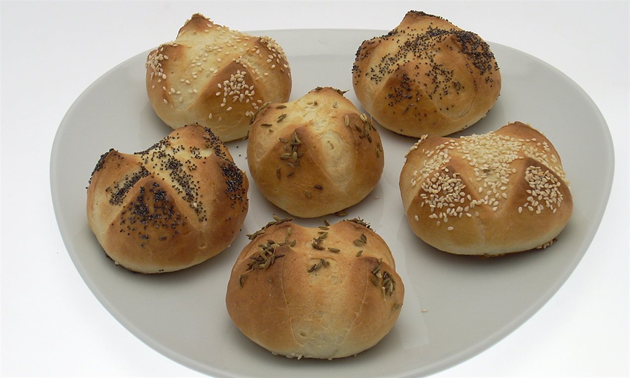 Panini con semi di papavero, sesamo, anice e finocchio