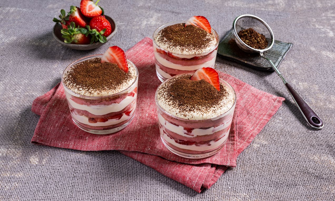 Tiramisù alle fragole in bicchiere
