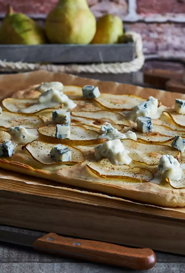 pizza alta pere e gorgonzola senza glutine