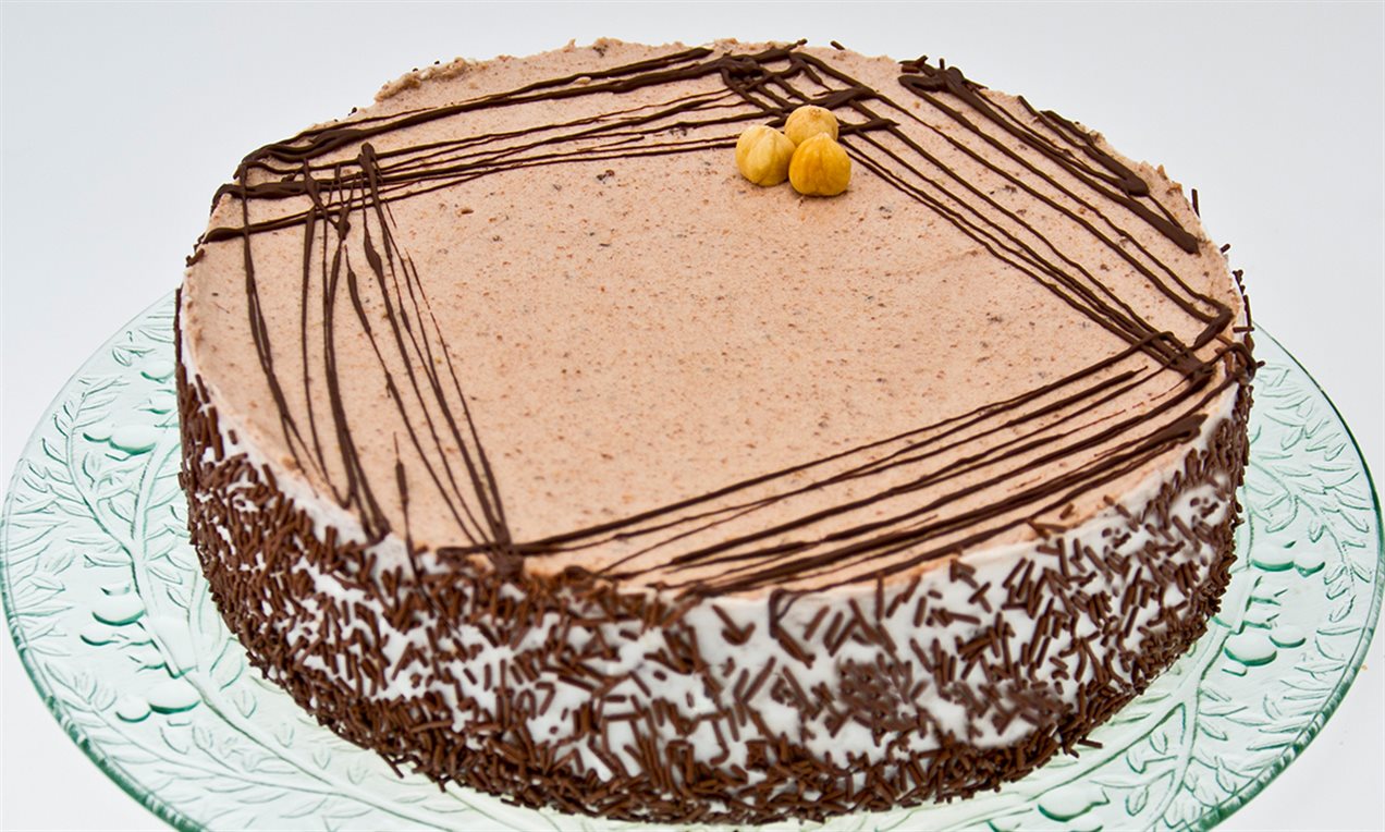 Torta delicata nocciola e cioccolato