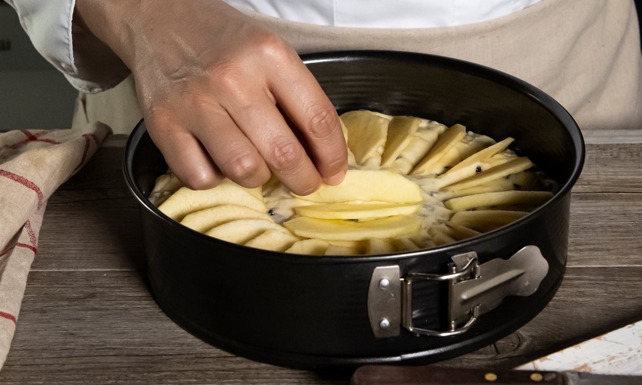 Step_torta di mele con gocce di cioccolato (18)