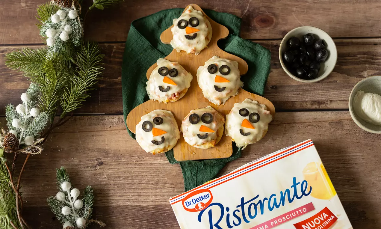 Snowman mini pizza