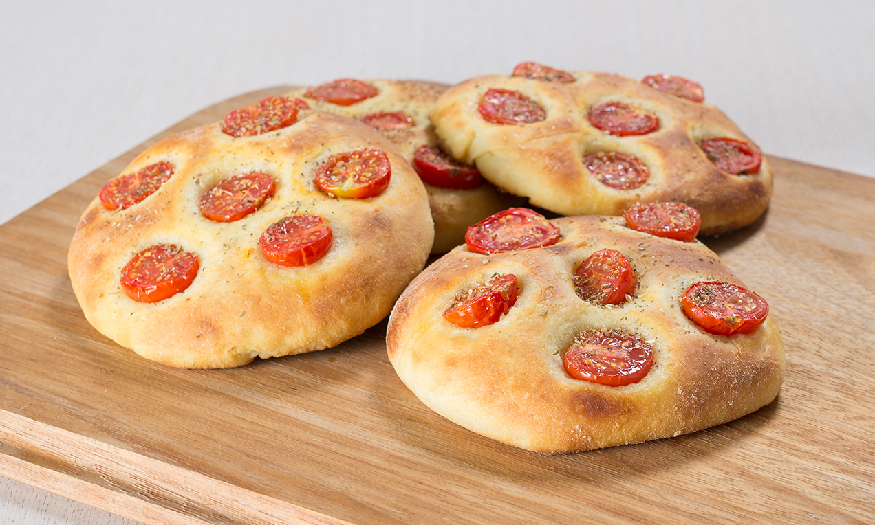 Focaccine pugliesi ai pomodorini
