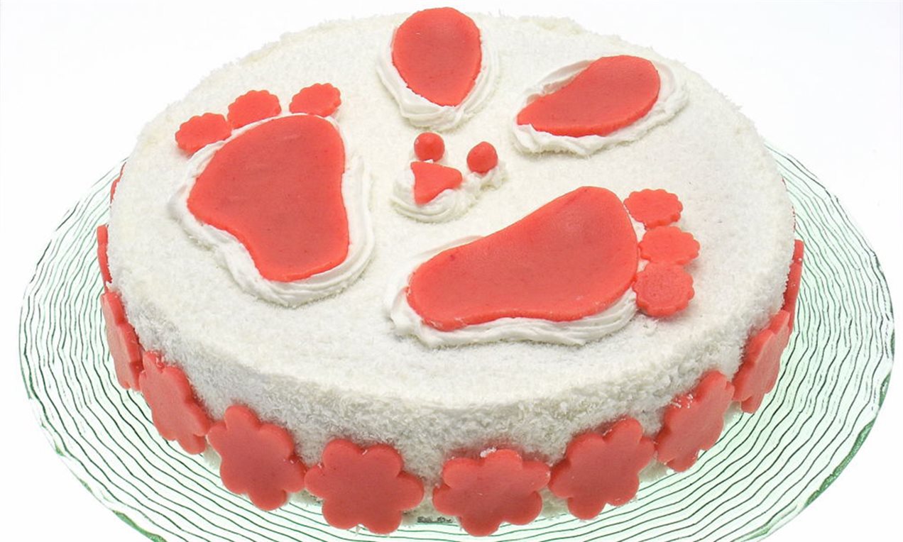 Torta al cocco con coniglietto di marzapane