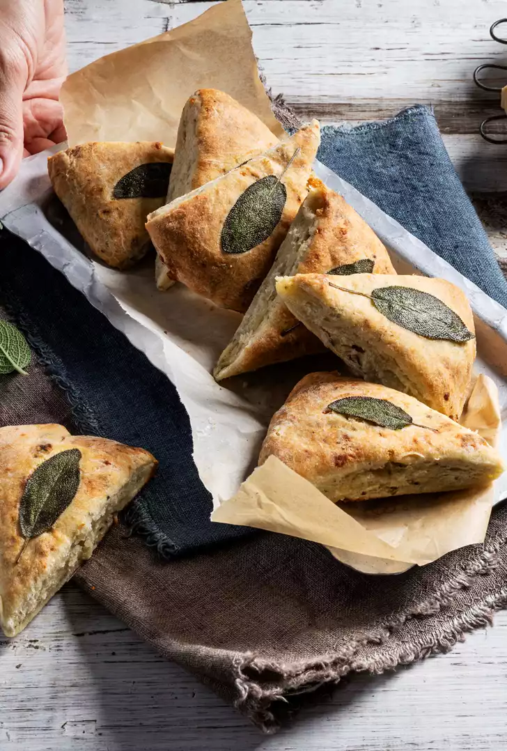 Triangoli salvia e gorgonzola